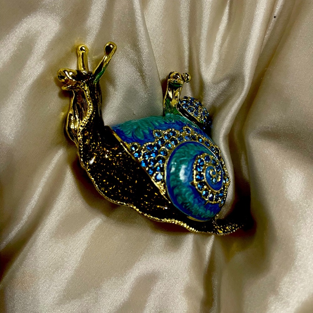 Swarovski crystal box snail 🐌
